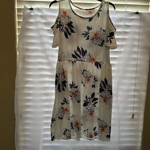 Homemade dress polyester size large with pockets